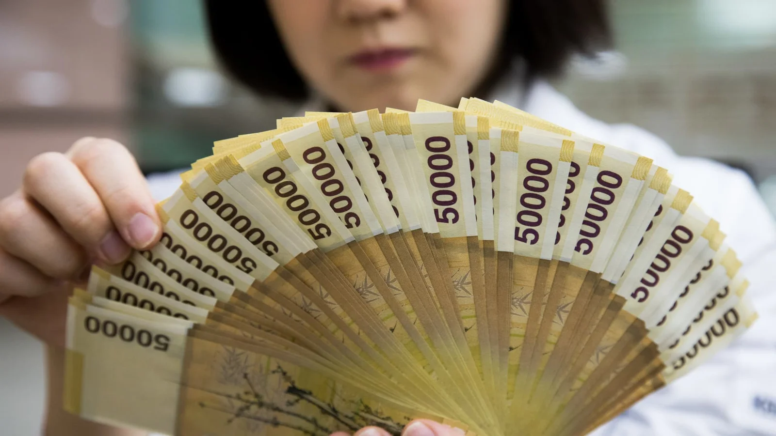 Chip bonuses push inflation alert in South Korea