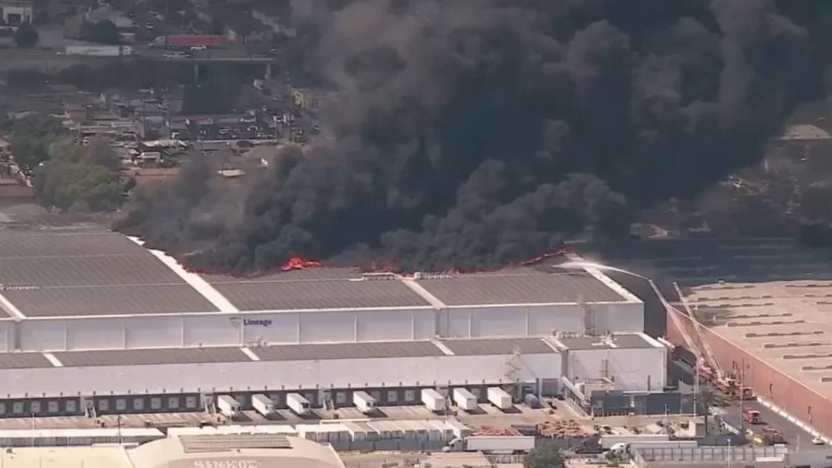 Smoke over LA as Boyle Heights storage fire triggers shelter-in-place
