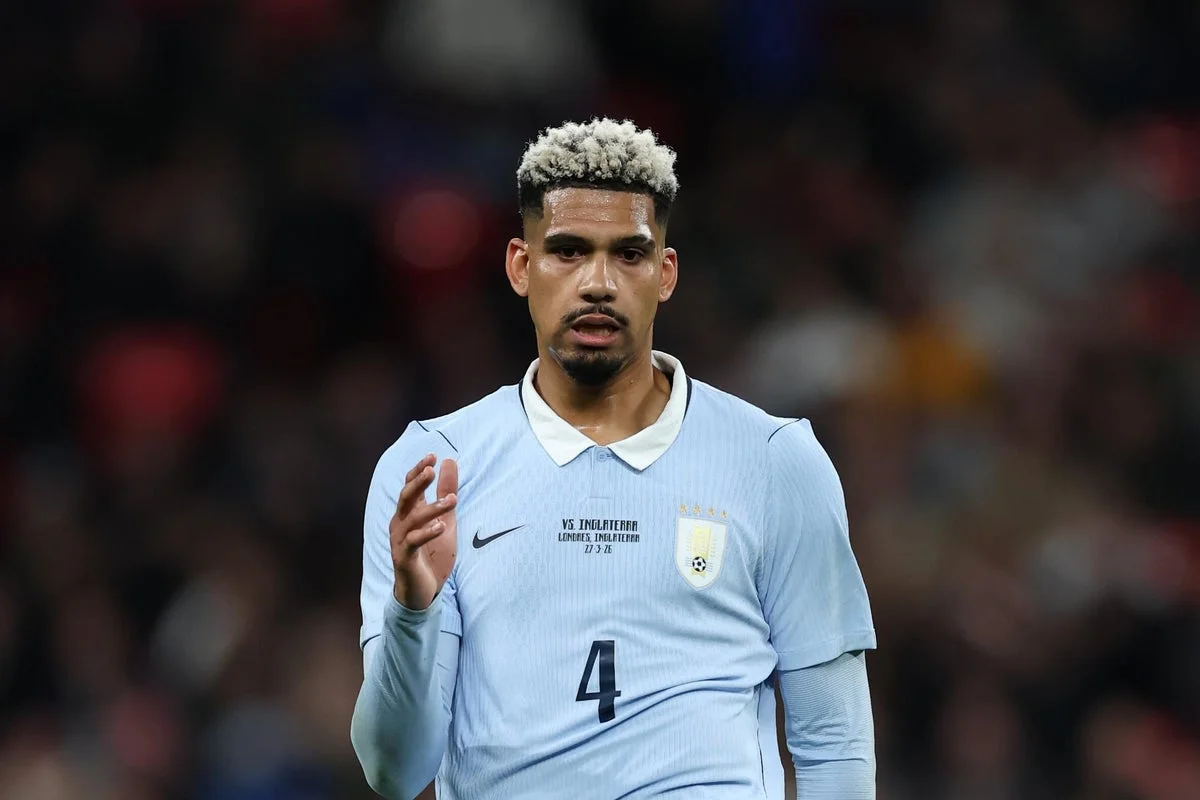 Liverpool clinch Ronald Araujo on season-long loan from Barcelona with €55m option to buy