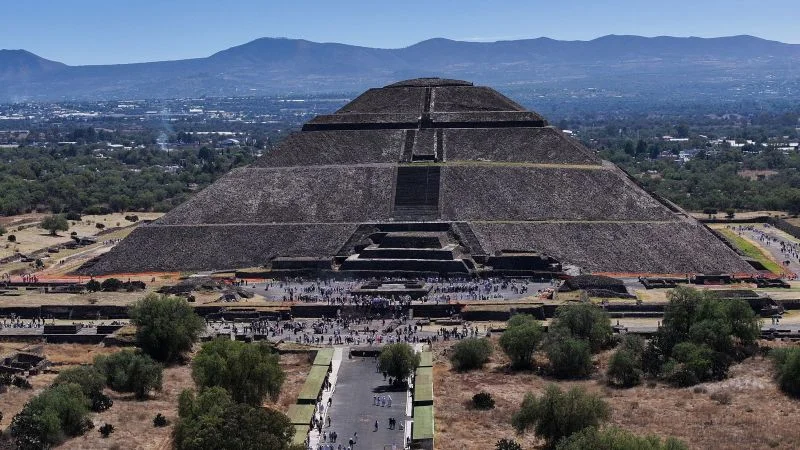 Gunman at Teotihuacan pyramids kills Canadian woman, then commits suicide, officials say