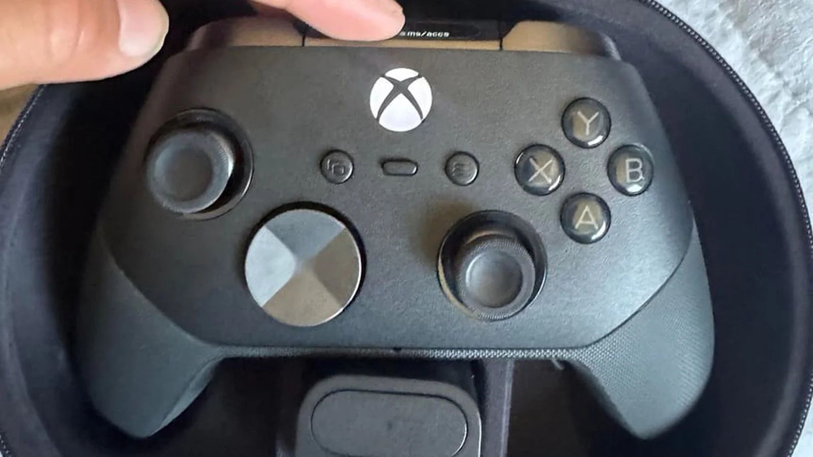 Prototype Xbox Elite Series 3 leaks surface on Reddit, then disappear