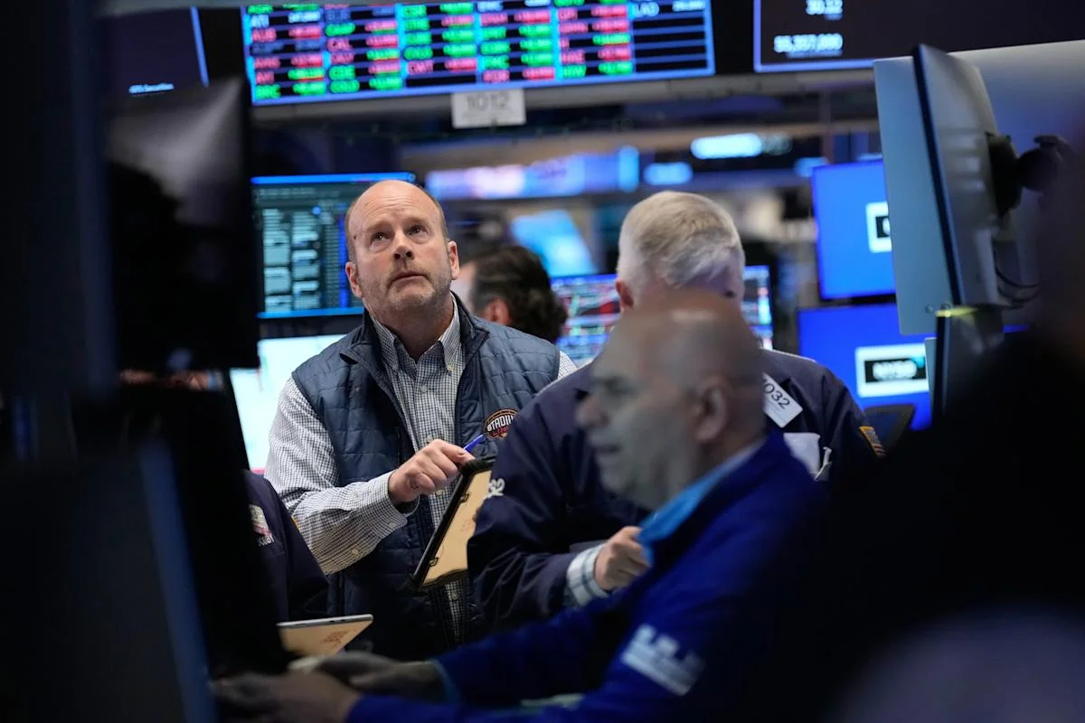 Hormuz Open Triggers Dow 900-Point Rally as Tech Fuels Markets