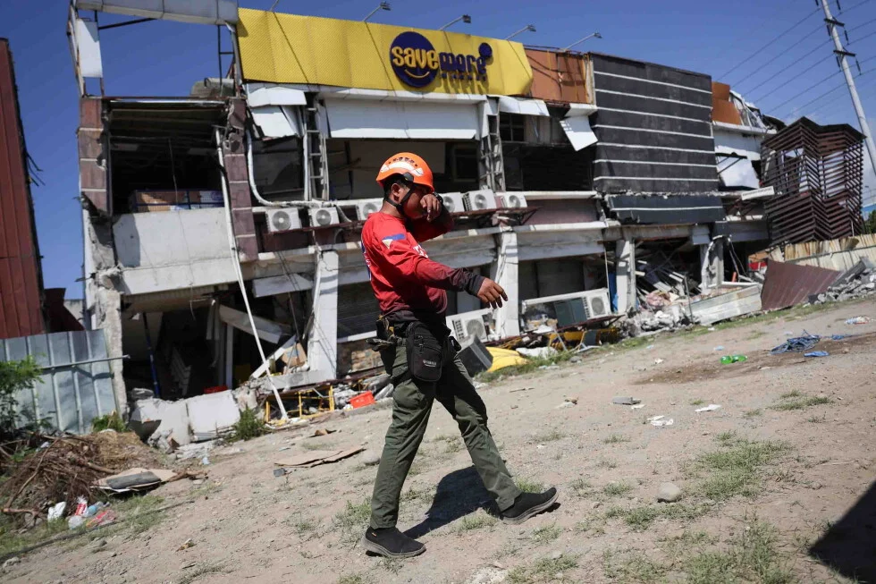 Scenes of quake aftermath unfold in southern Philippines