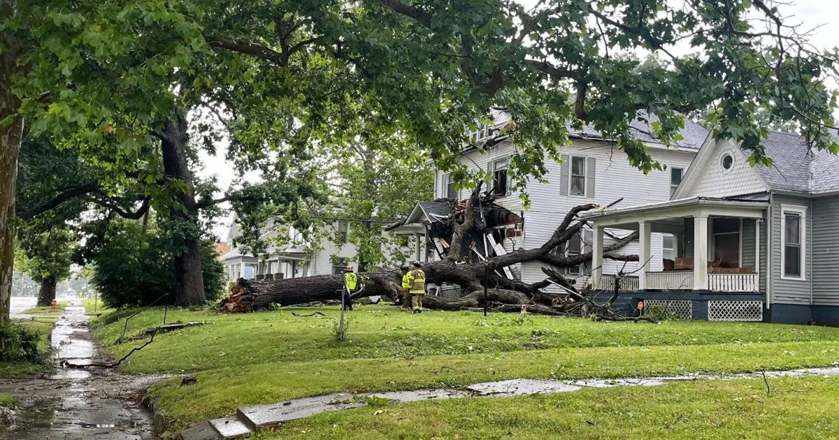 Severe storms leave thousands without power as central Illinois reels from tornado and flood damage