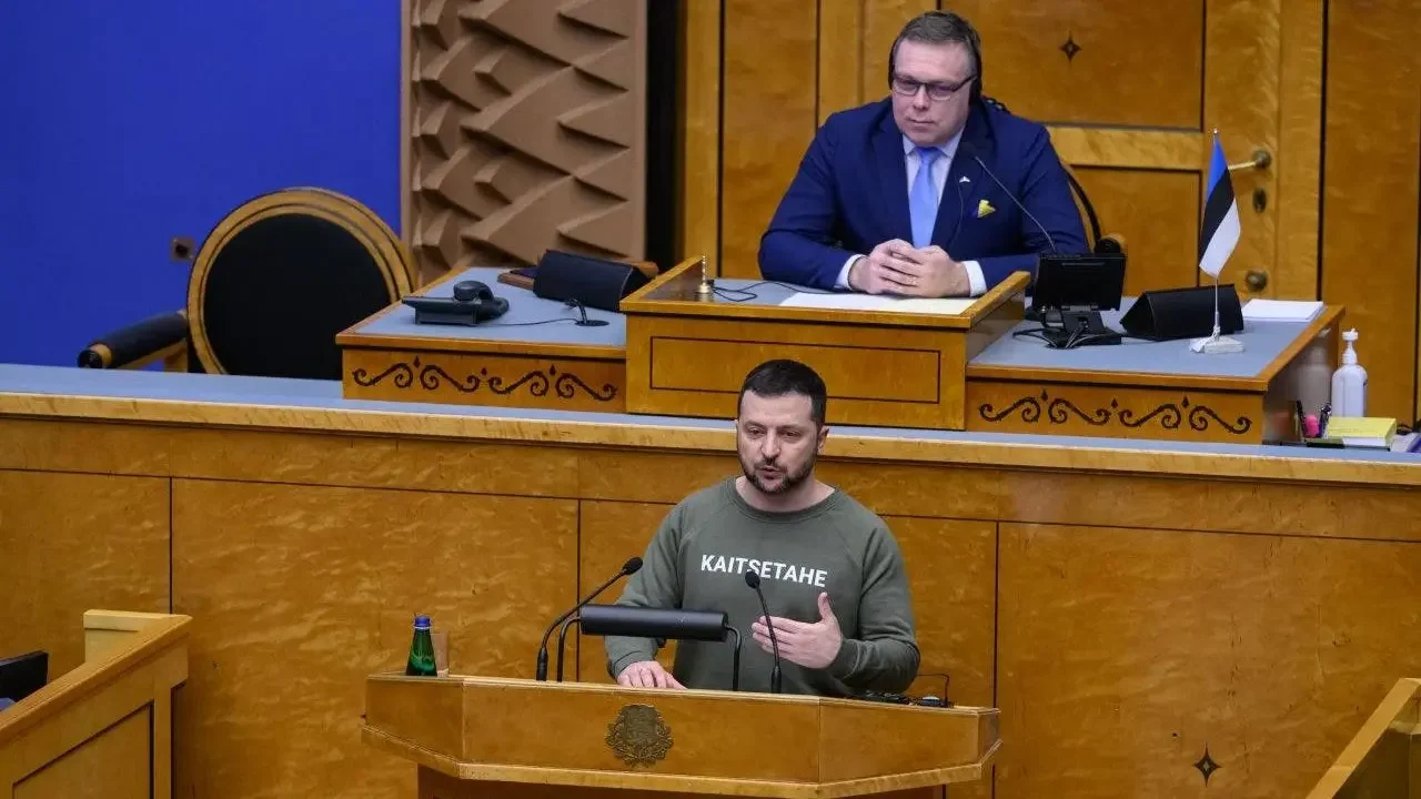 Zelenskyy Warns West: No Cease-Fire with Russia, Urges High-Tech Help