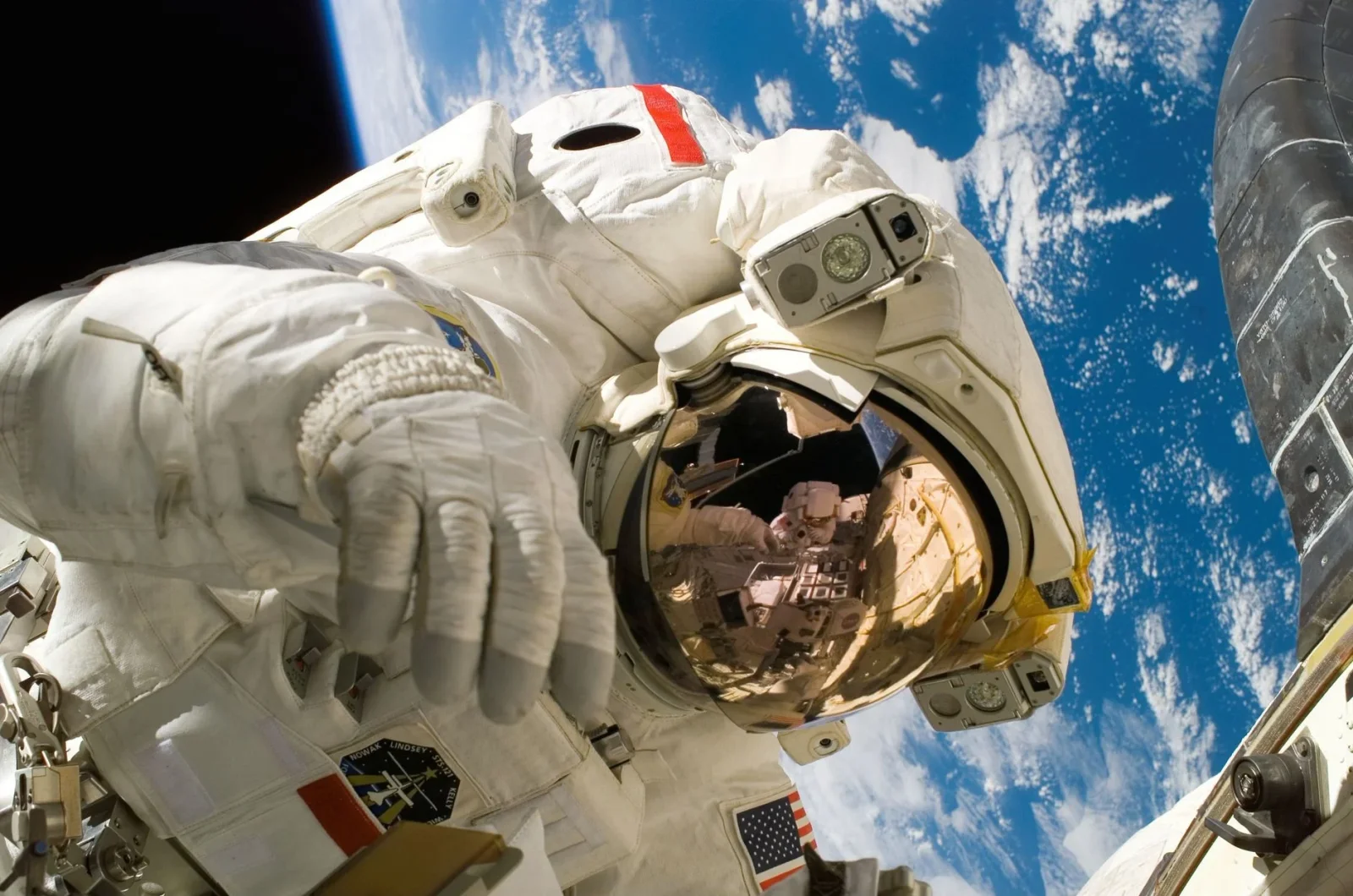 Cosmic Rays Flash Lights for ISS Crews