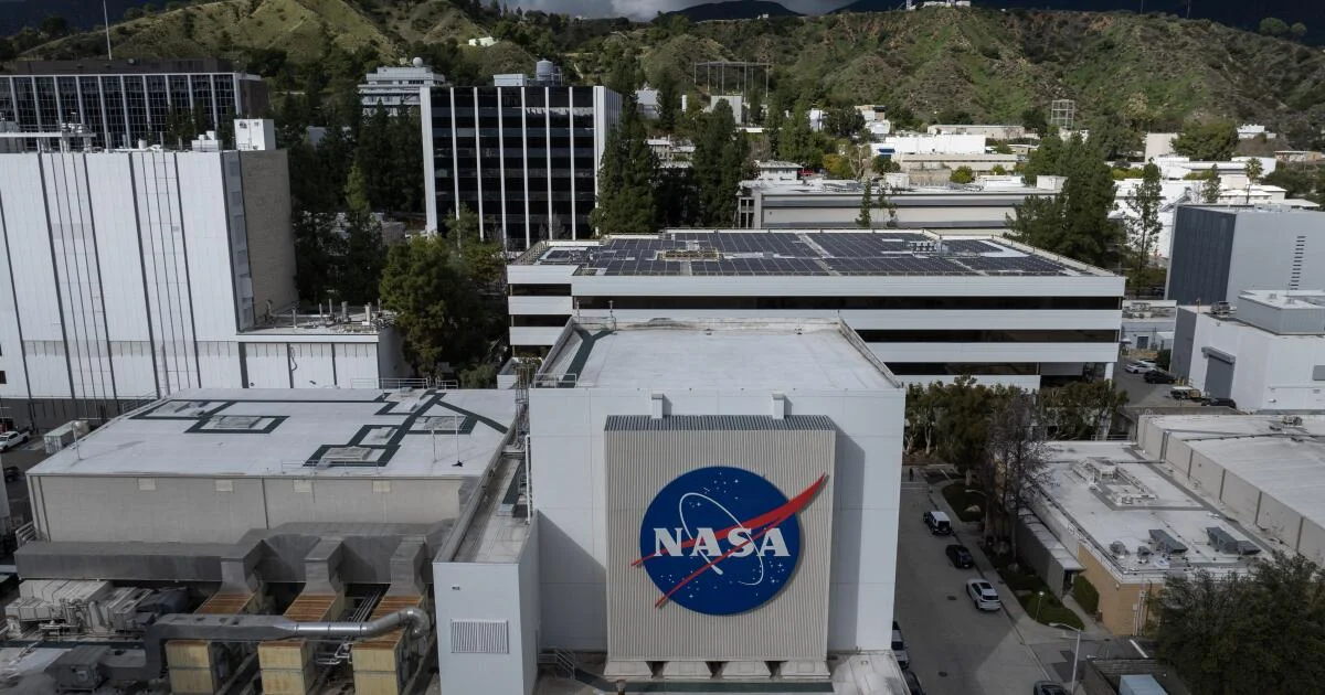 NASA opens JPL management to bids, forcing Caltech to compete for control