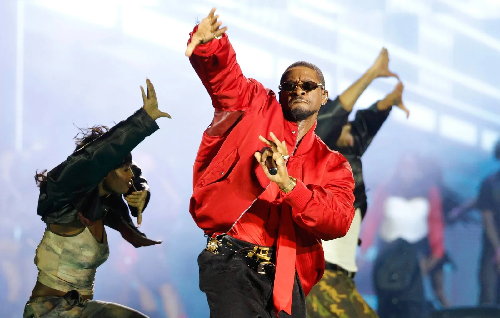Usher debunks body-double rumors after viral concert clip