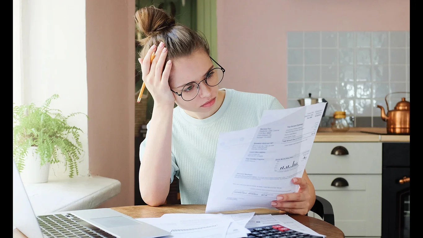 Inflation Narrows the Wallet: Median Weekly Pay Drops to $850 After Deductions