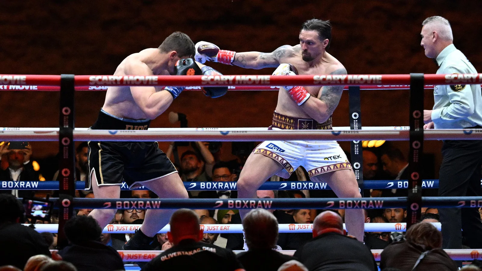 Usyk Stops Verhoeven at the Pyramids, Sparking Stoppage Debate