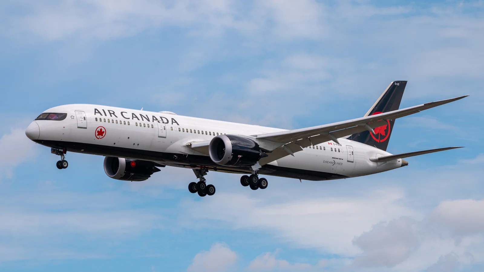 Former Air Canada Captain Charged Over 17-Year License Gap
