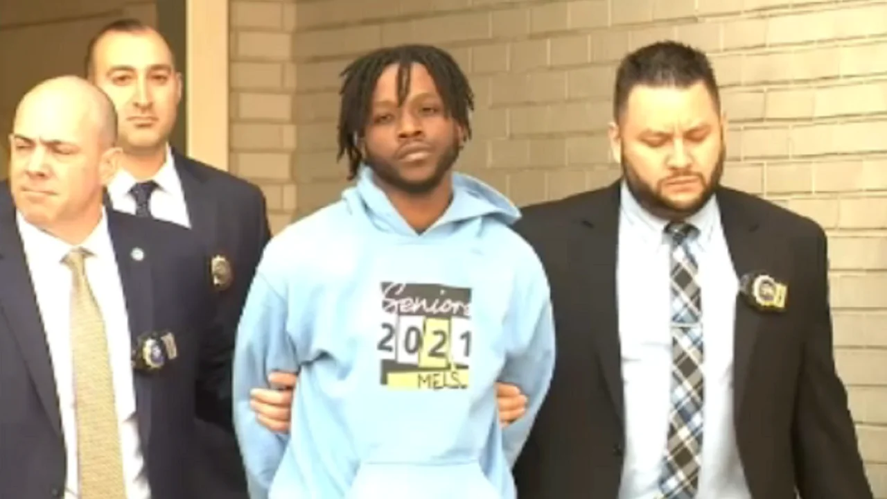 "Fatal Subway Stabbing in Brooklyn: Alleged Harasser Killed by Rider"