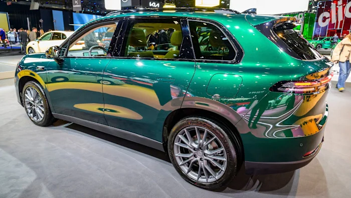 Range-extended EVs: Western automakers test a bridge to full electrification