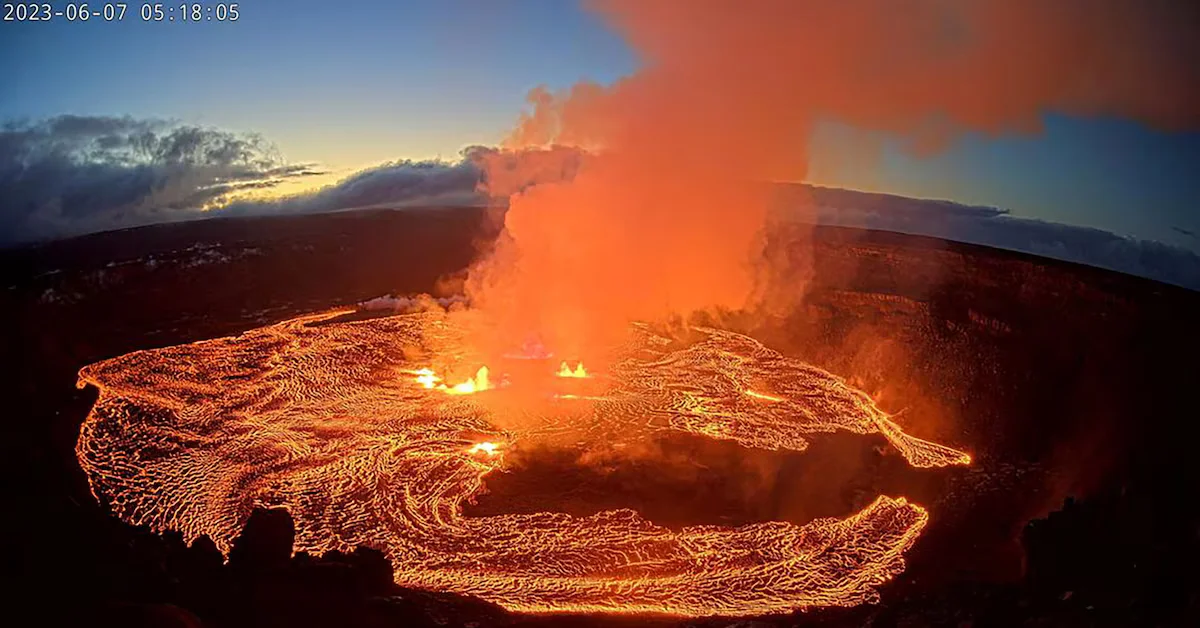 Kilauea Volcano Erupts Again in Hawaii's Halemaumau Crater.