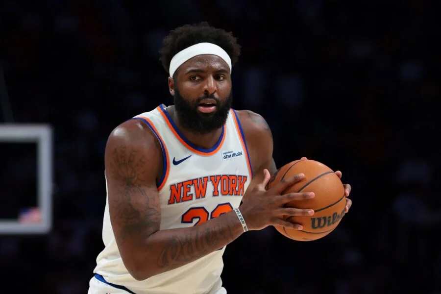Knicks Center Targets Finals Opener Despite Pinky Surgery
