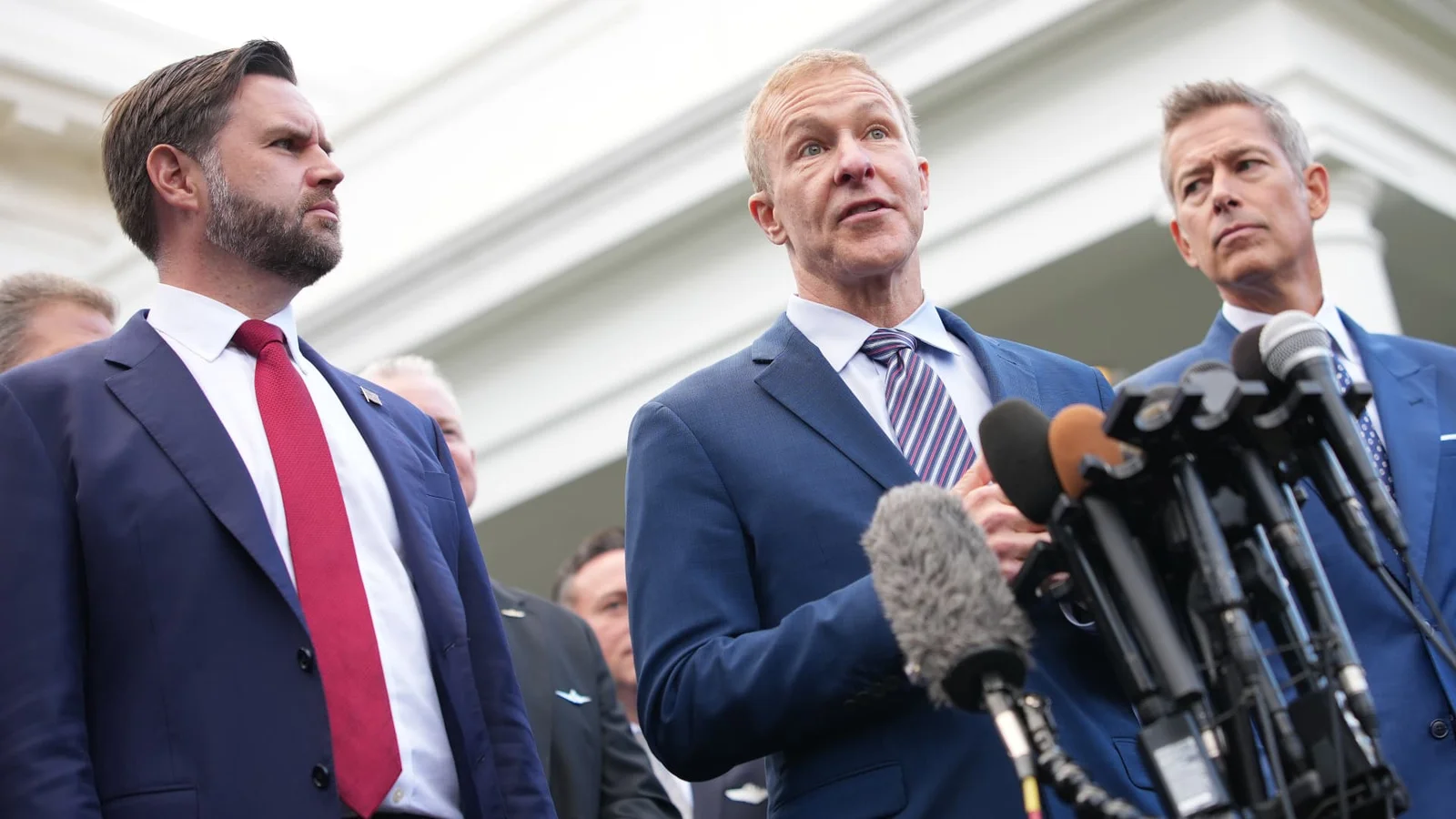 United CEO floated potential United–American merger to Trump administration