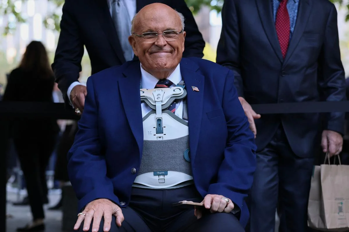 Giuliani Emerges From Coma, Talks as Recovery Advances
