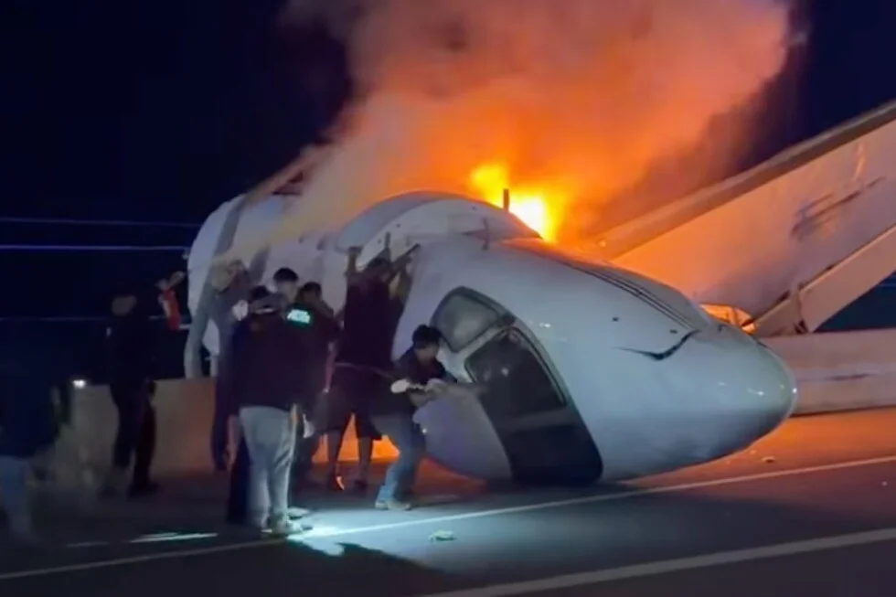 Laredo bystanders rush to aid survivors after fatal Texas highway plane crash