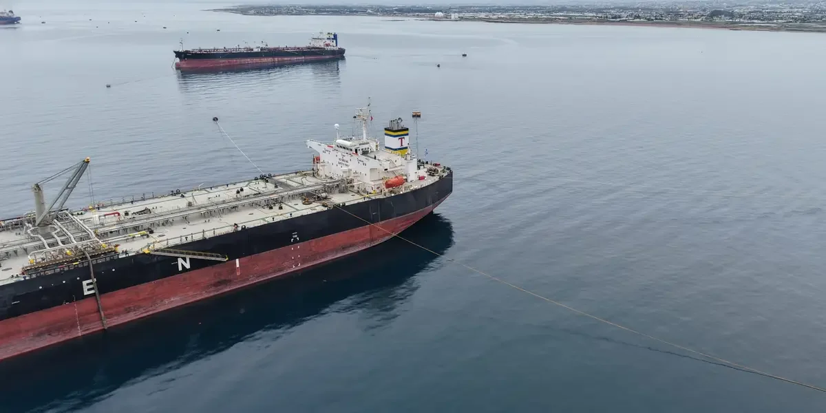 Oil slides on hopes of US-Iran peace, signaling easing risk to markets