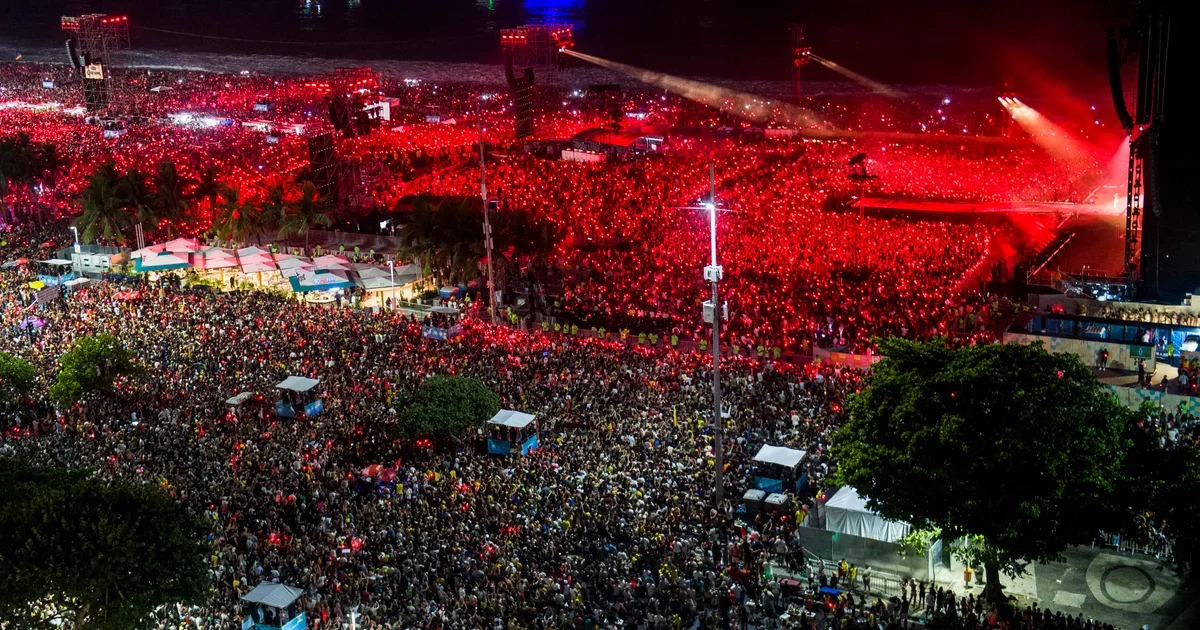 Shakira Rocks Rio's Copacabana Beach for Free Show Draws 2 Million