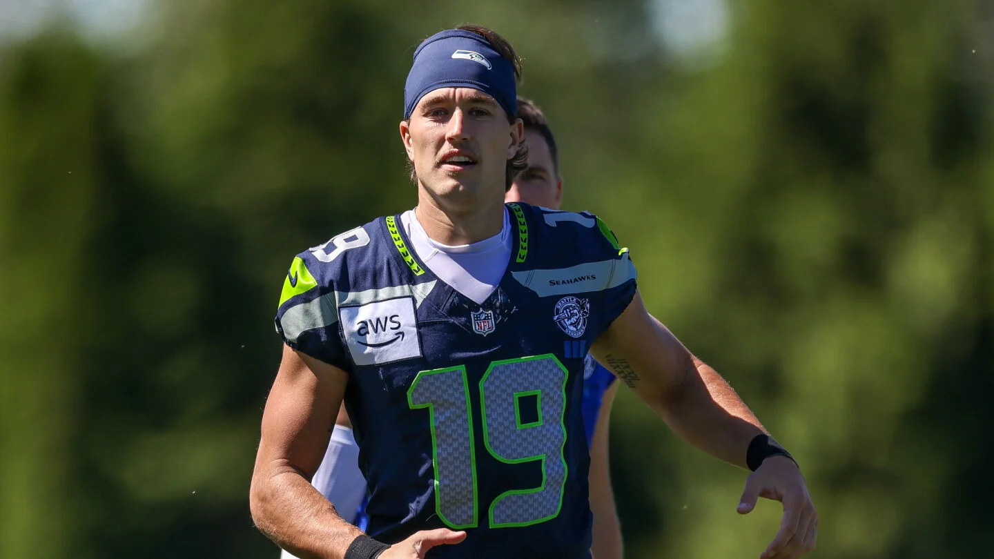 Seahawks’ Bobo carted off with apparent leg injury during Titans practice