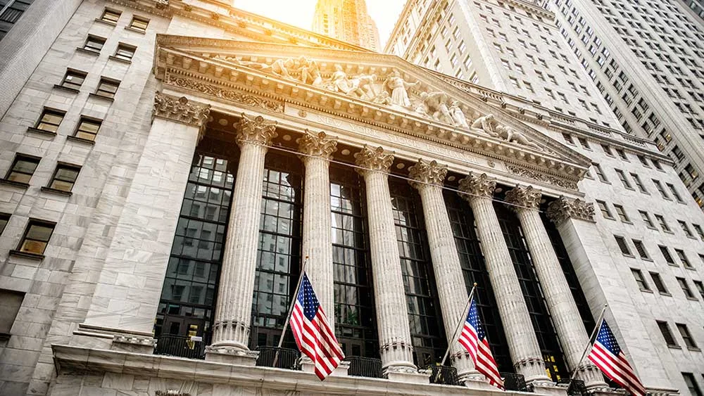Market Volatility Expected as Dow Jones Falls and Amazon, Apple Earnings Awaited