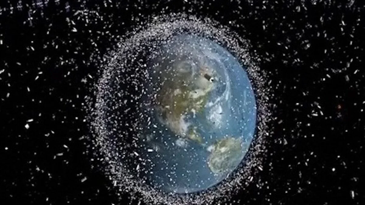 Tiny Debris Swarm in Geosynchronous Orbit Threatens Earth's Satellite Network