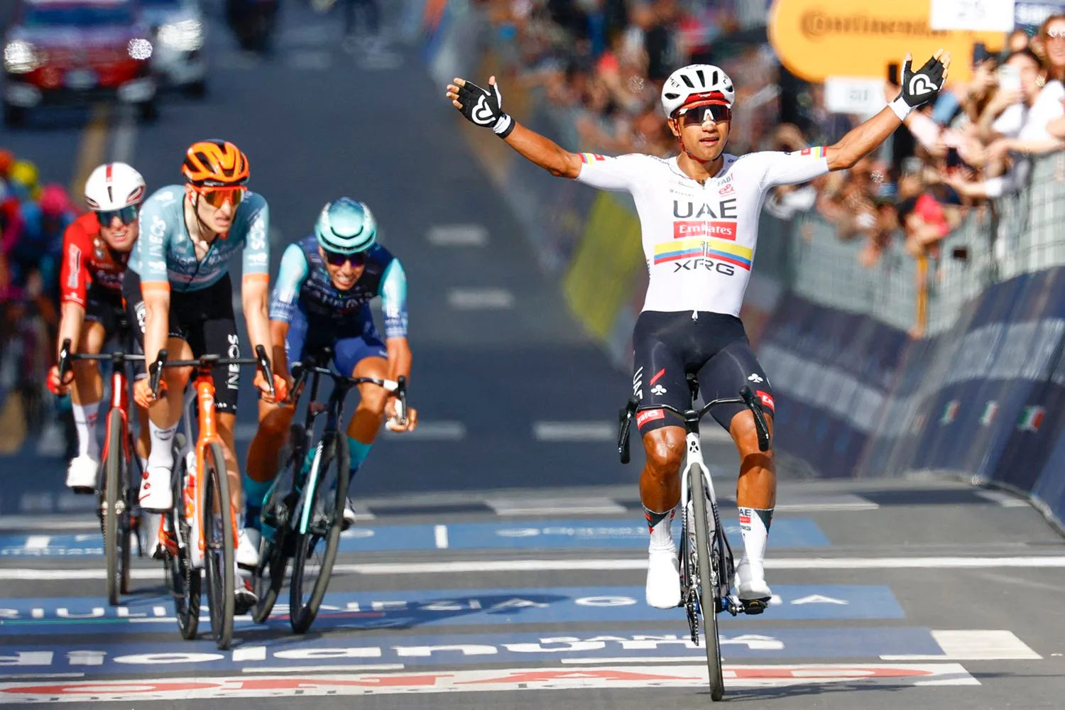 Narváez powers UAE to Giro stage 4 win as Ciccone takes maglia rosa