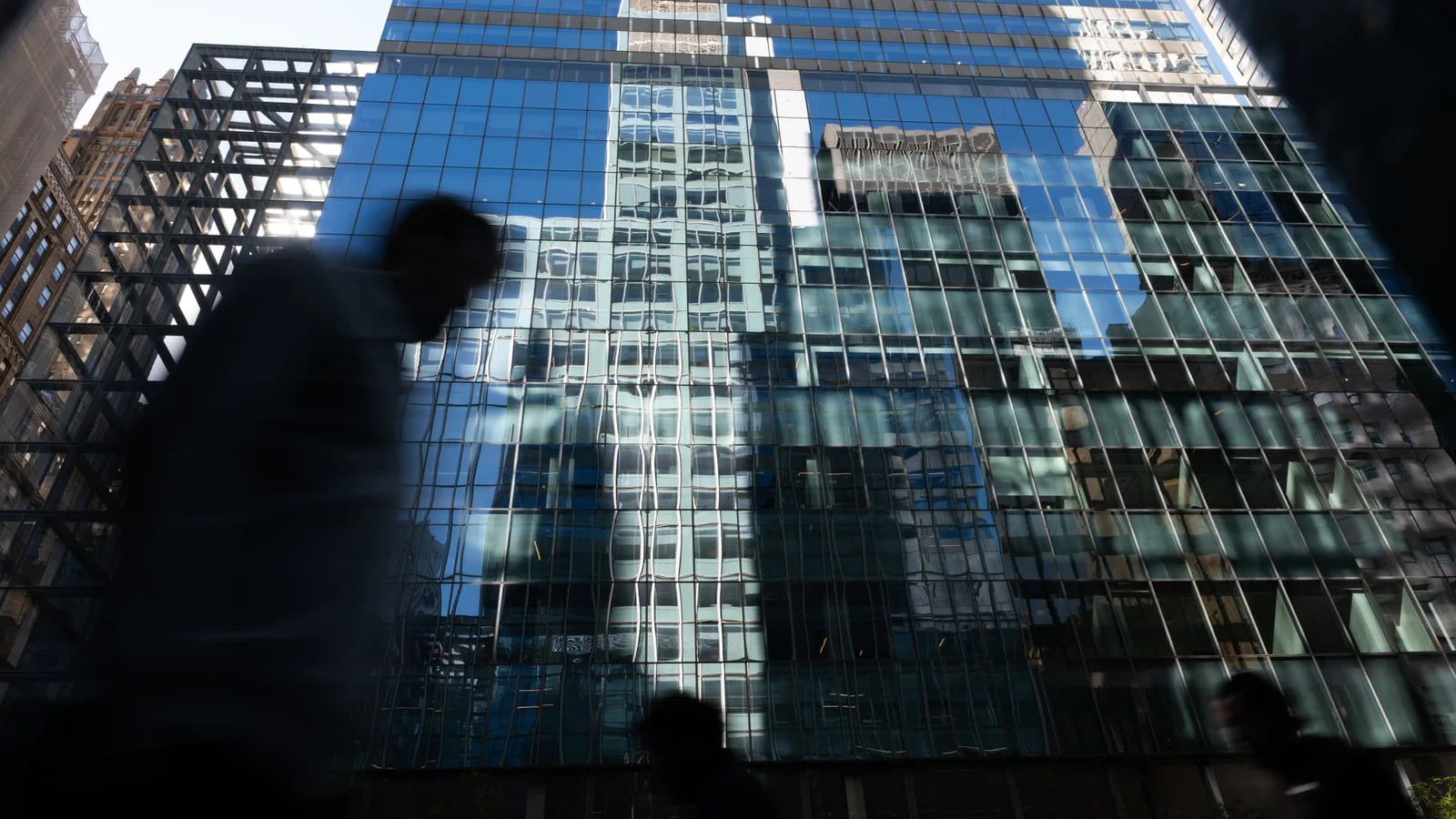 Manhattan Office Leasing Surges to Two-Decade High, AI Drives Uptick