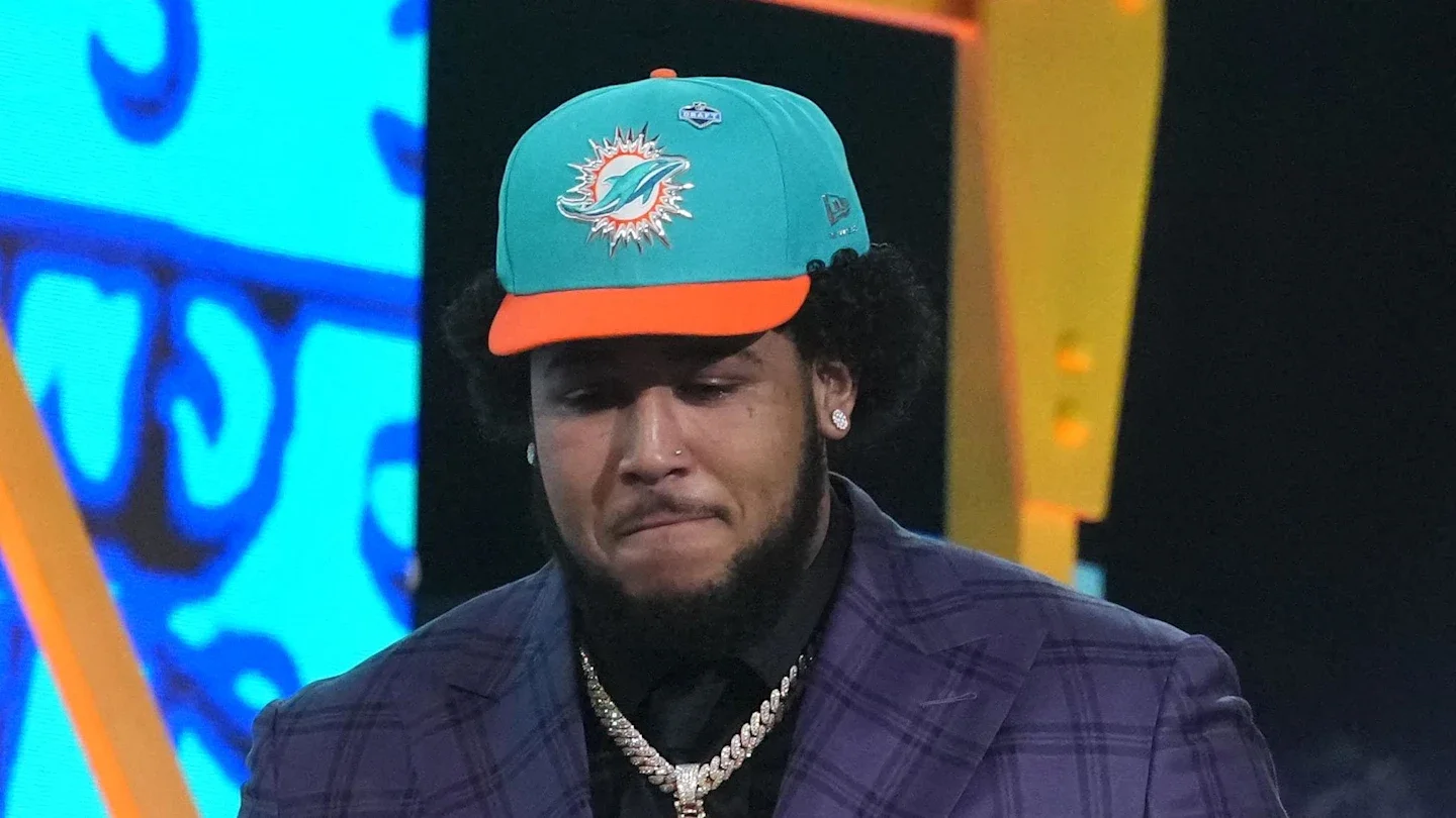 Dolphins roll the dice on Kadyn Proctor after Saban's weight discipline warning