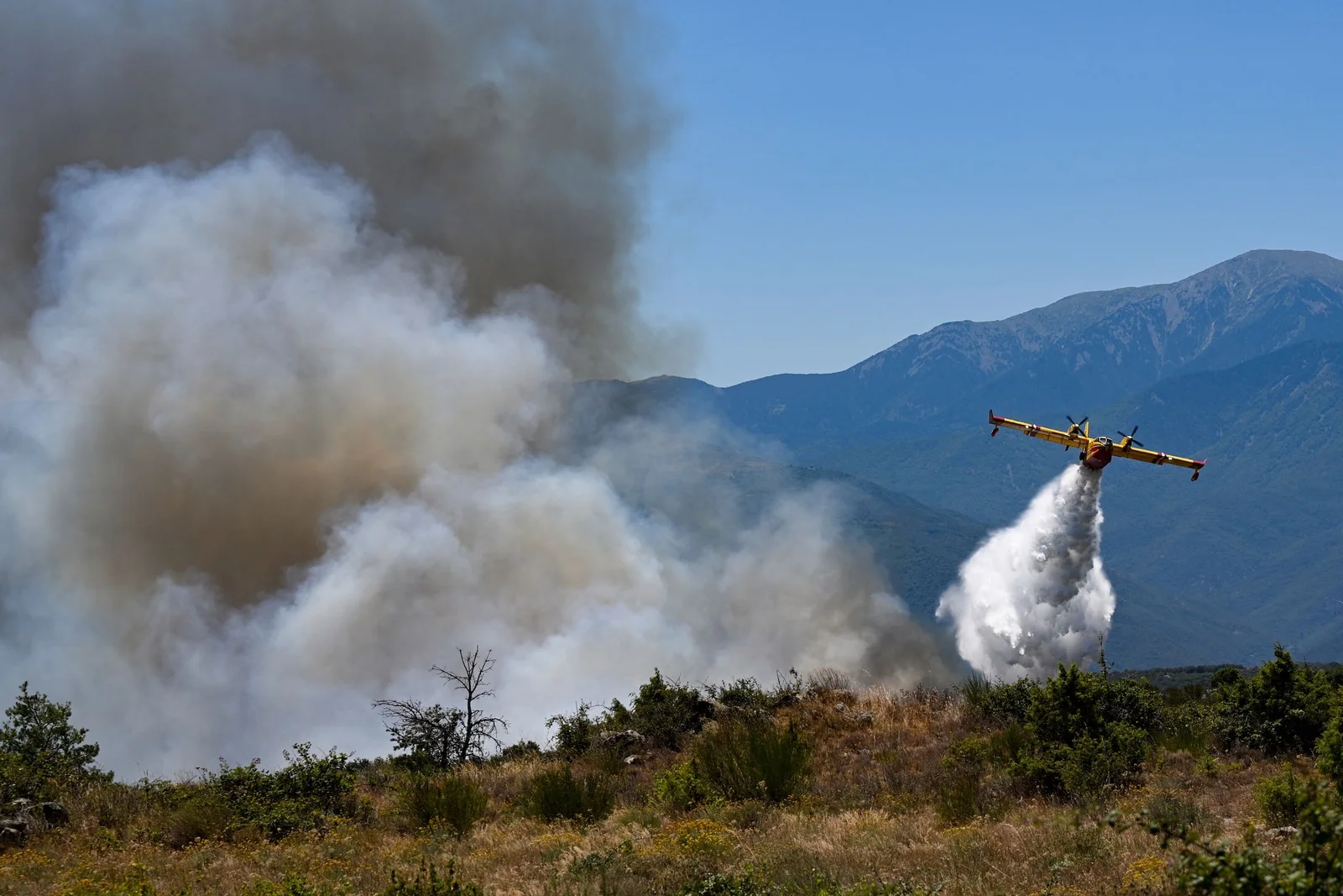 Wildfires and Extreme Heat Threaten Tour de France Stages 3 and 4