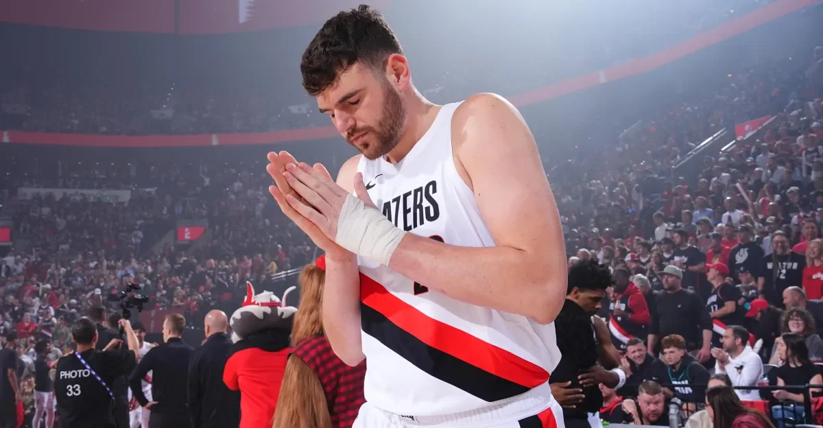 Clingan Emerges as Anchor After Blazers' Morant Trade