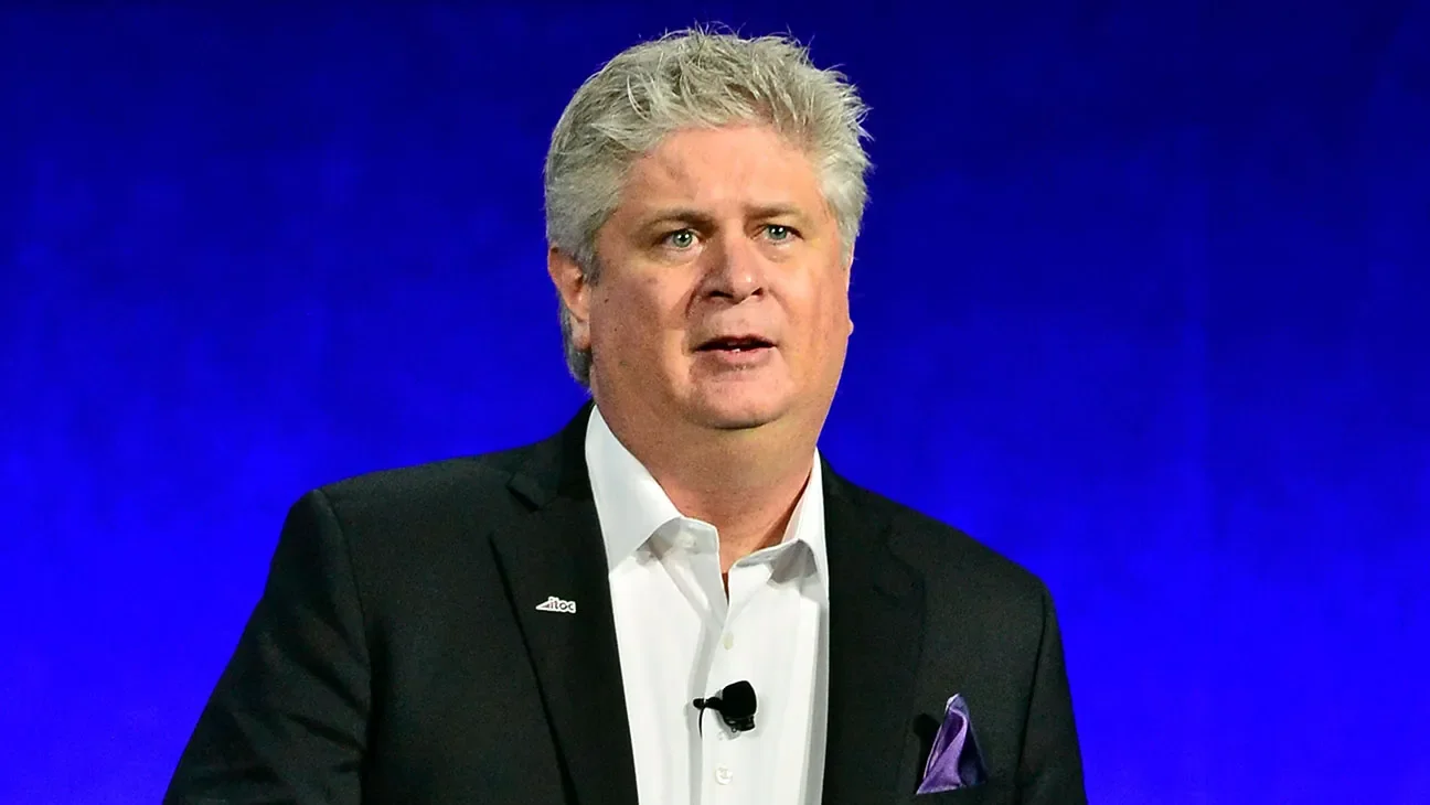 Top Theater Chief Battles Mega-Merger, Demands Longer Theatrical Windows