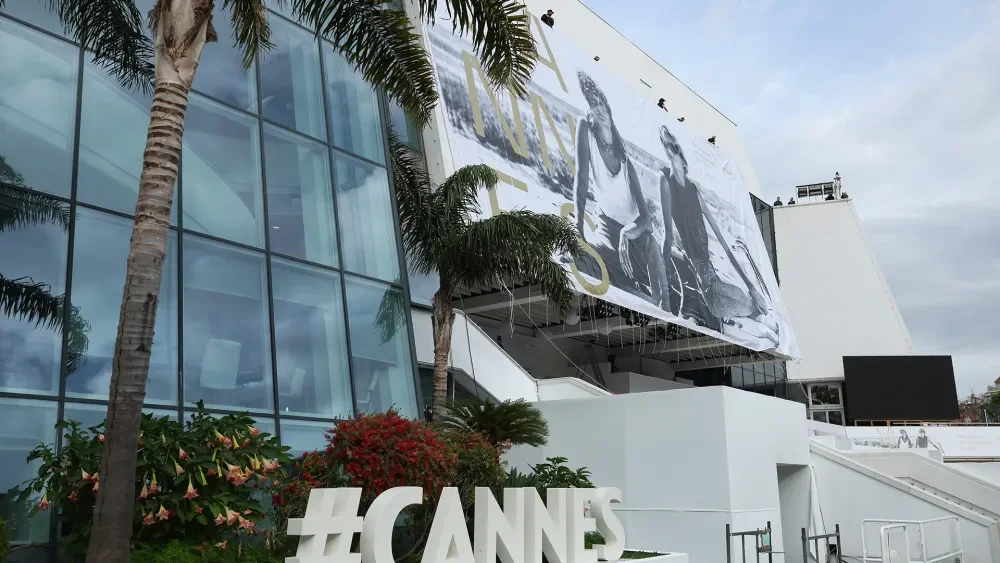 Medical Emergency Briefly Halts Cannes Screening of Almodóvar's Bitter Christmas