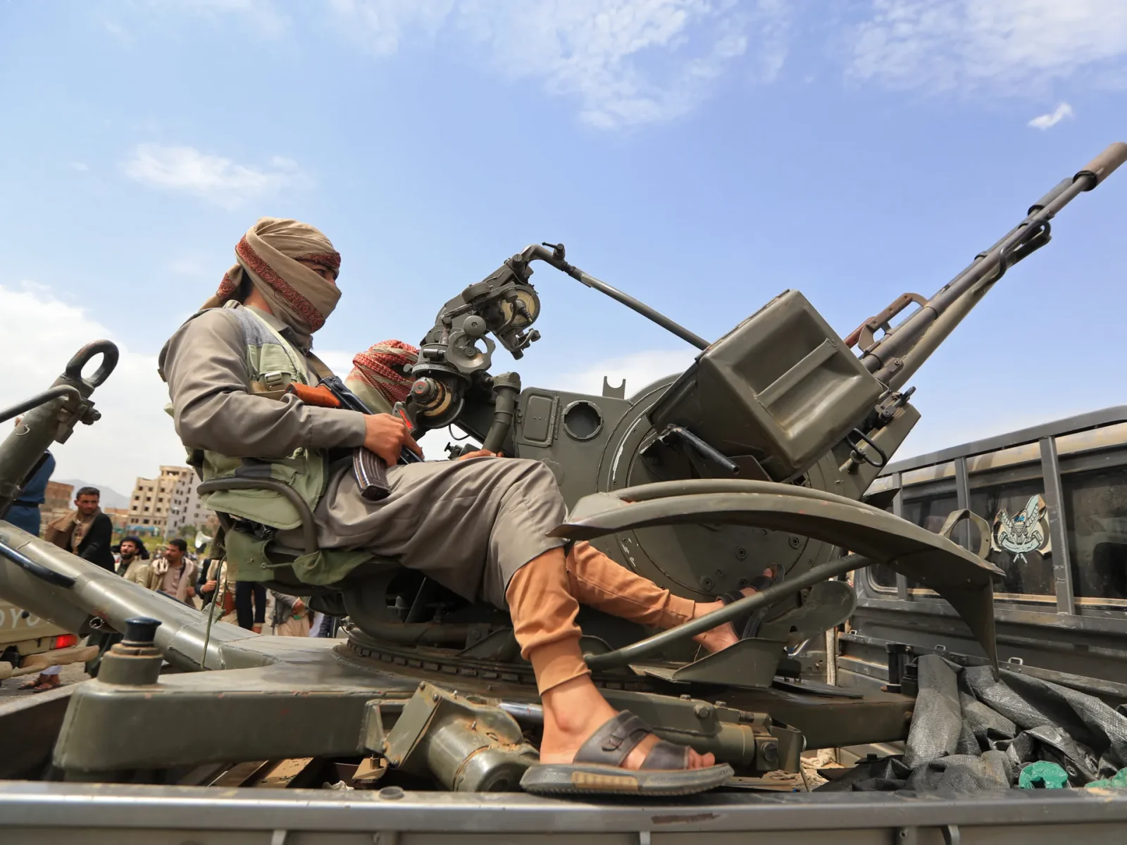 Houthis threaten siege on Saudi Arabia after Sanaa airport strike