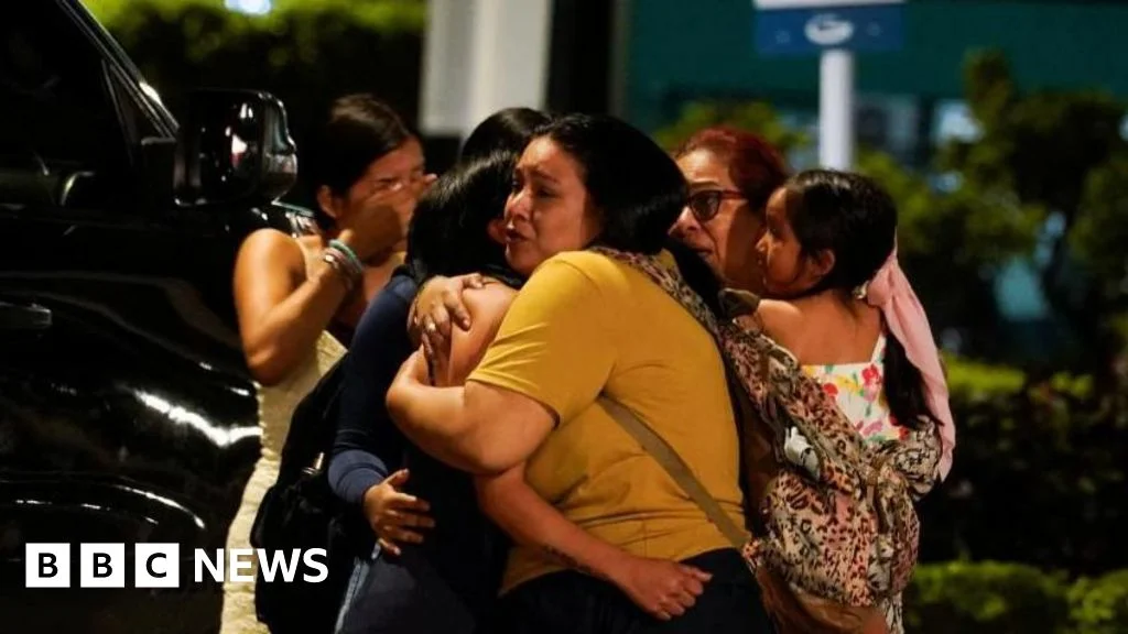 Guayaquil gang boss slain in airport bouquet ambush