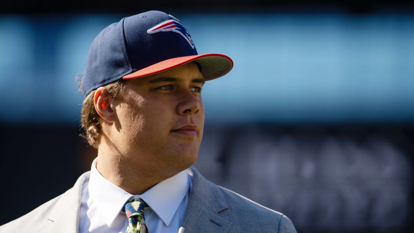 Caleb Lomu Debuts as a Flexible O-Line Asset for the Patriots