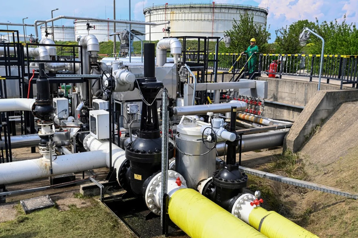 Ukraine Strikes Druzhba Pump Hub as Oil Flows to Europe Resume