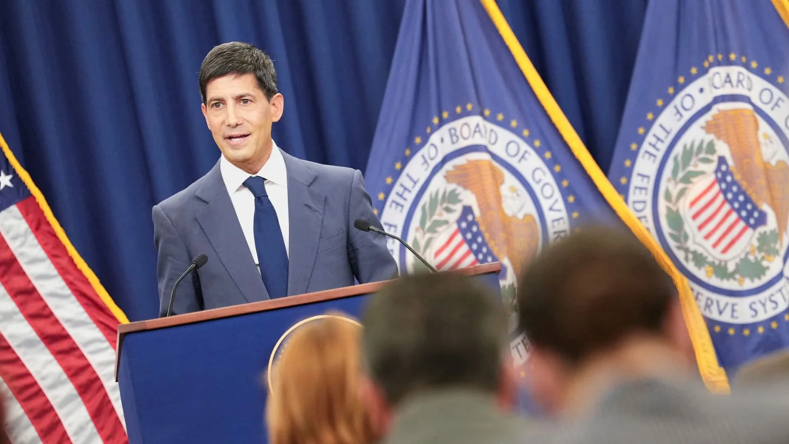 Warsh Era Brings Leaner Fed Statement, No Forward Guidance