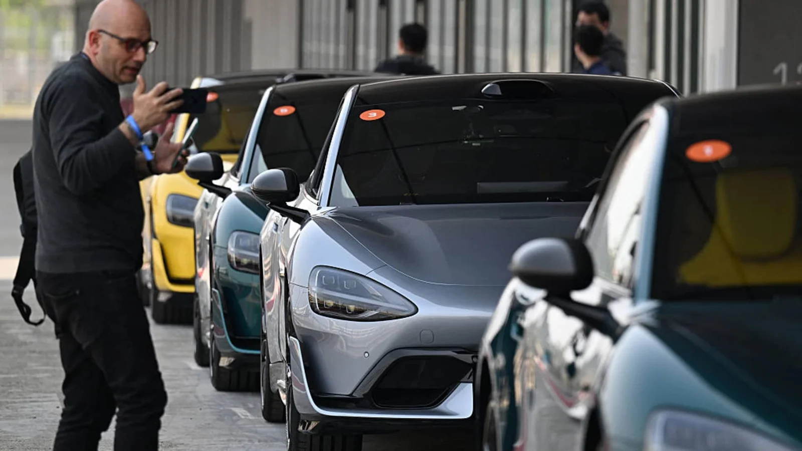 Foreign Car Makers Tap Chinese Tech to Reignite China Sales