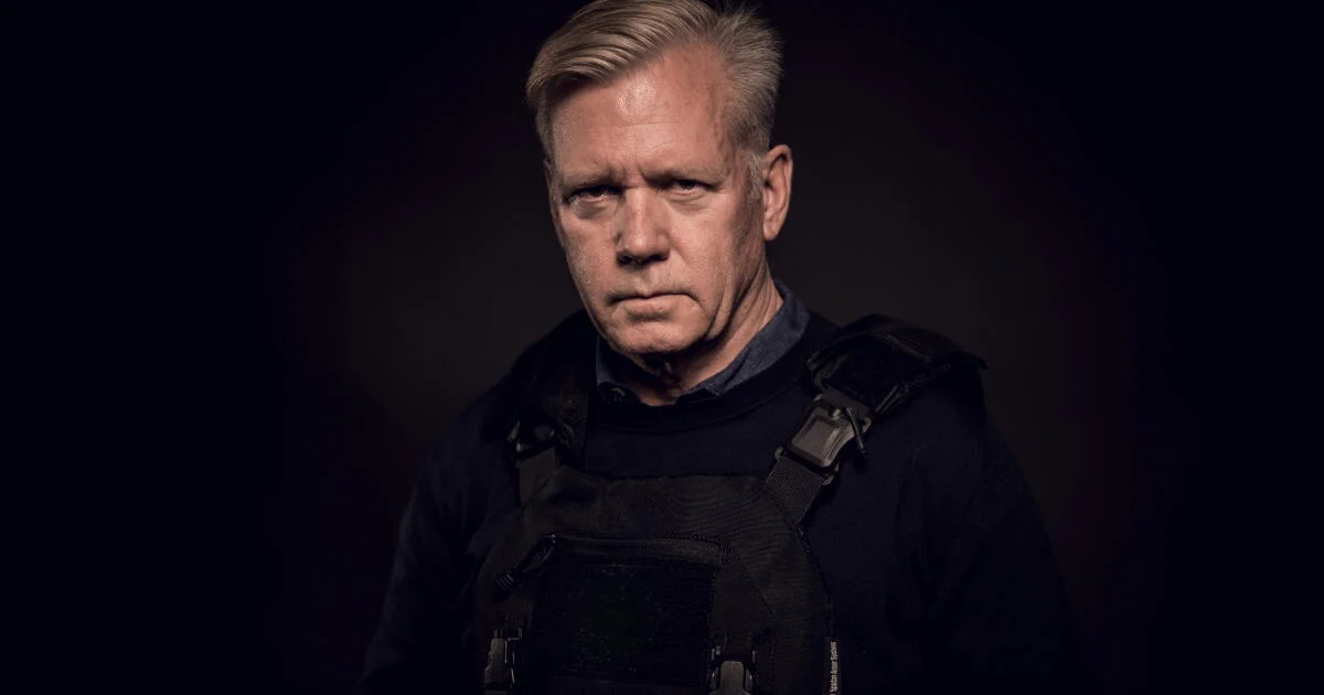 Hansen Walks Out of Primetime Screening, Demands Fiction Label and Donations