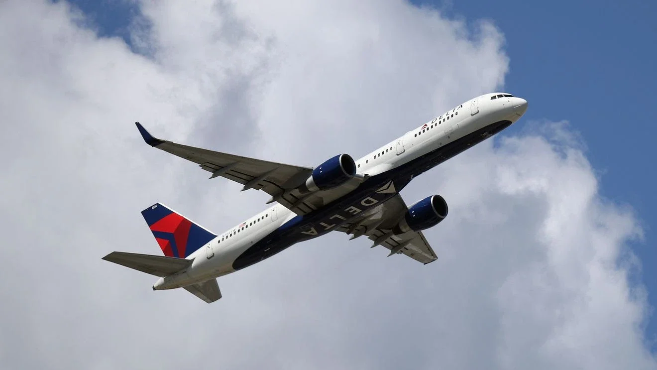 Fourth of July Firework Hit Delta Flight at Midway, ATC Audio Reveals