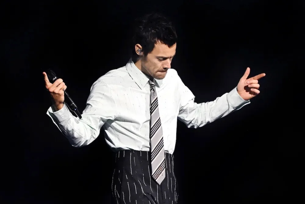 Harry Styles’ Catwalk Draws Obstructed-View Complaints, Team Promises Adjustments