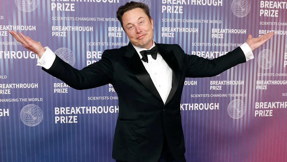 From a $10k grant to a near-$1M fortune, a SpaceX welder bets on the IPO before joining Blue Origin
