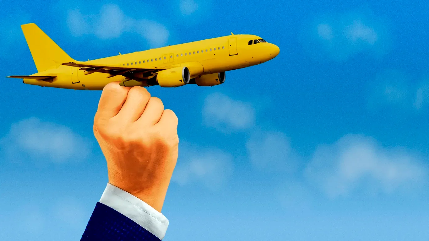 Trump eyes government lifeline for Spirit Airlines, signaling broader interventionism