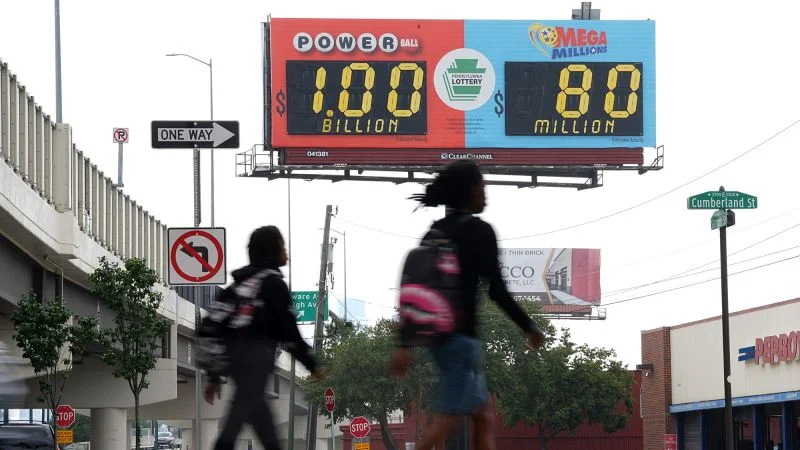 Powerball climbs to $1 billion ahead of tonight's drawing