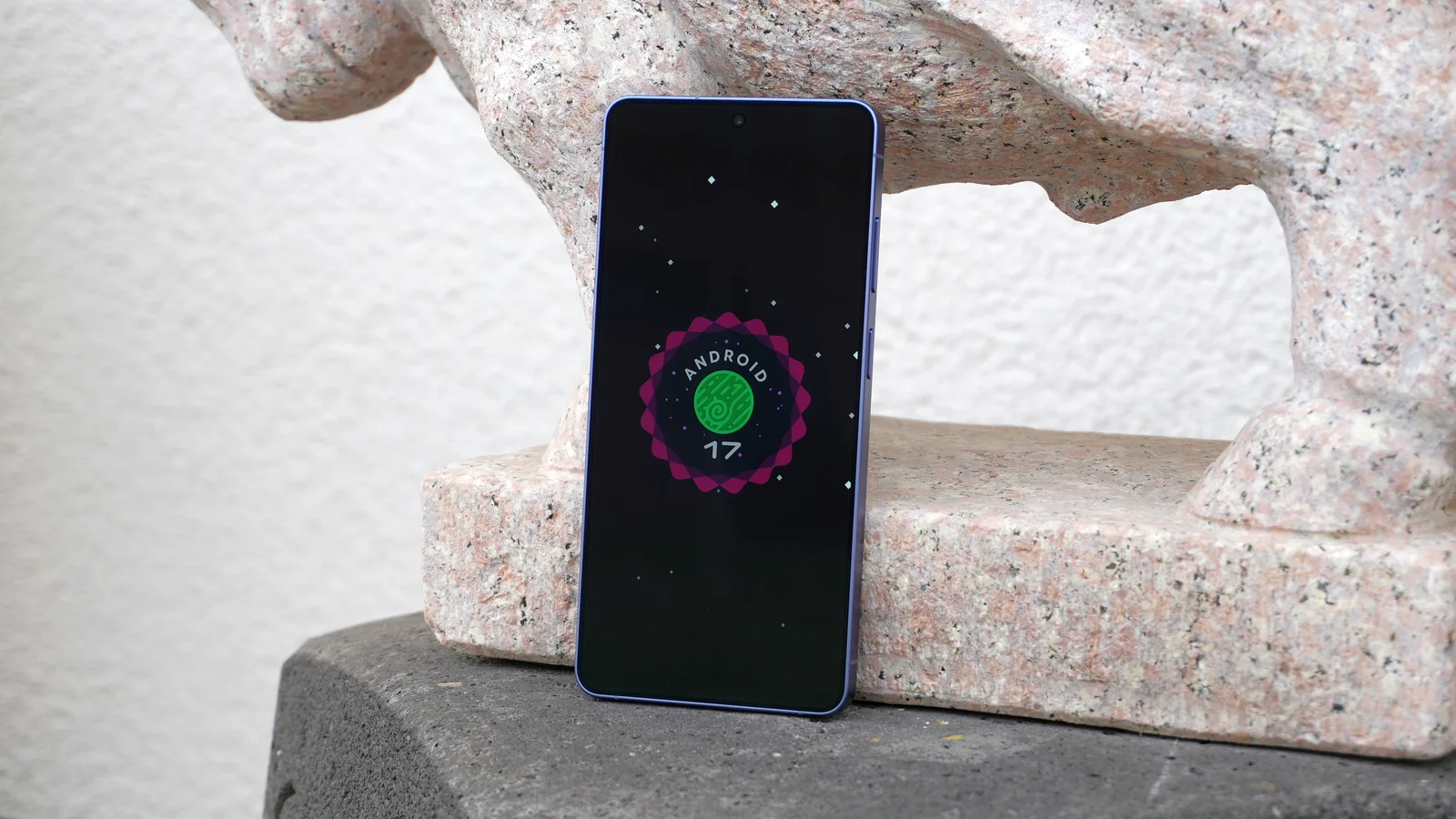 Glassified visuals spark a fresh One UI 9.5 refresh with a new tab bar