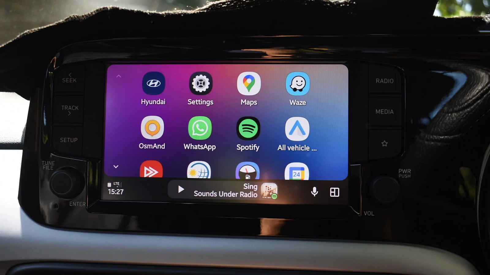 Android Auto adds swipeable media cards to streamline app switching (beta rollout)