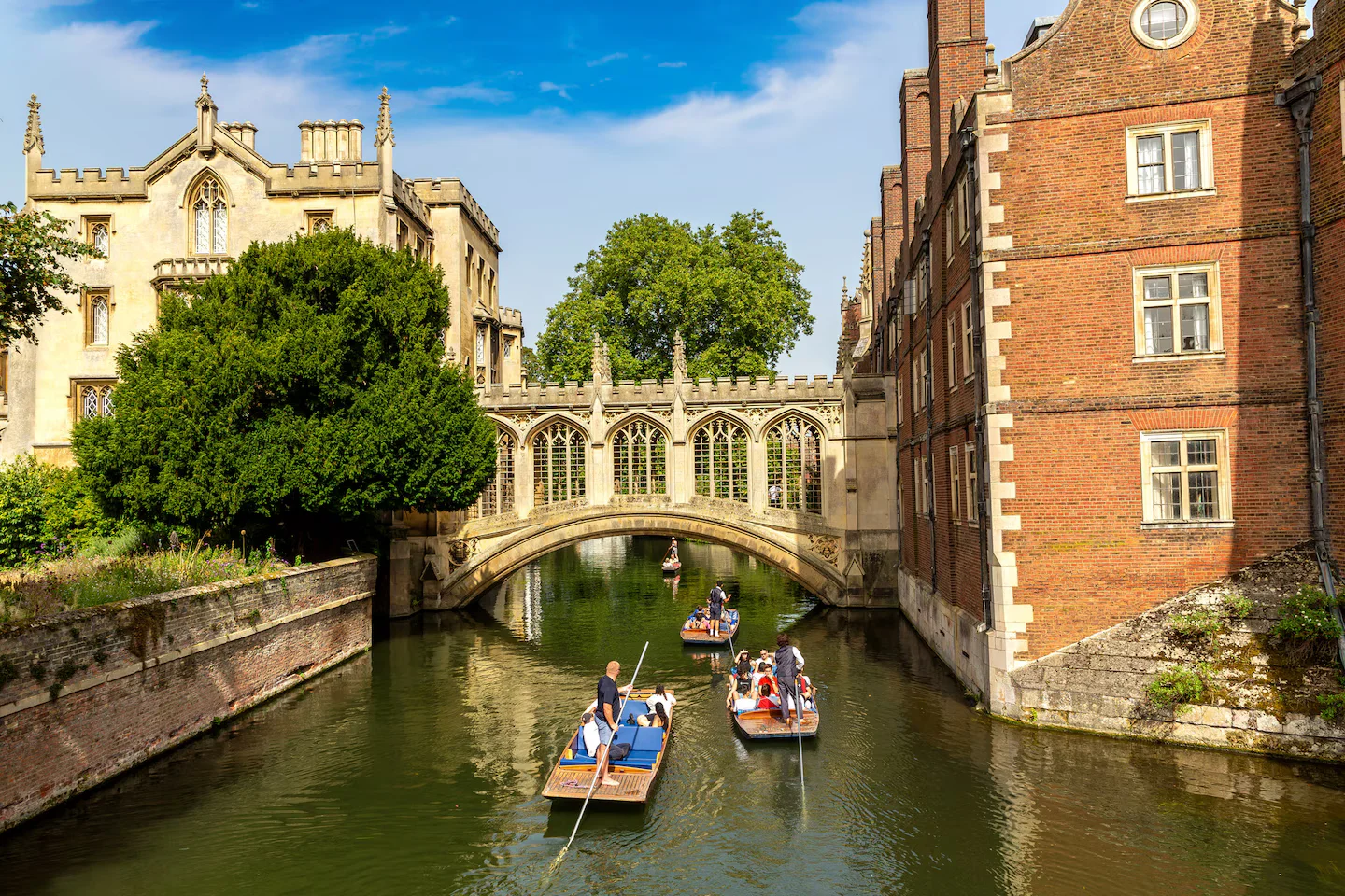 Oxford or Cambridge: Choose one for your ideal English college-town visit