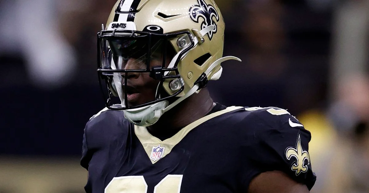 Eagles add DL Kentavius Street to their roster